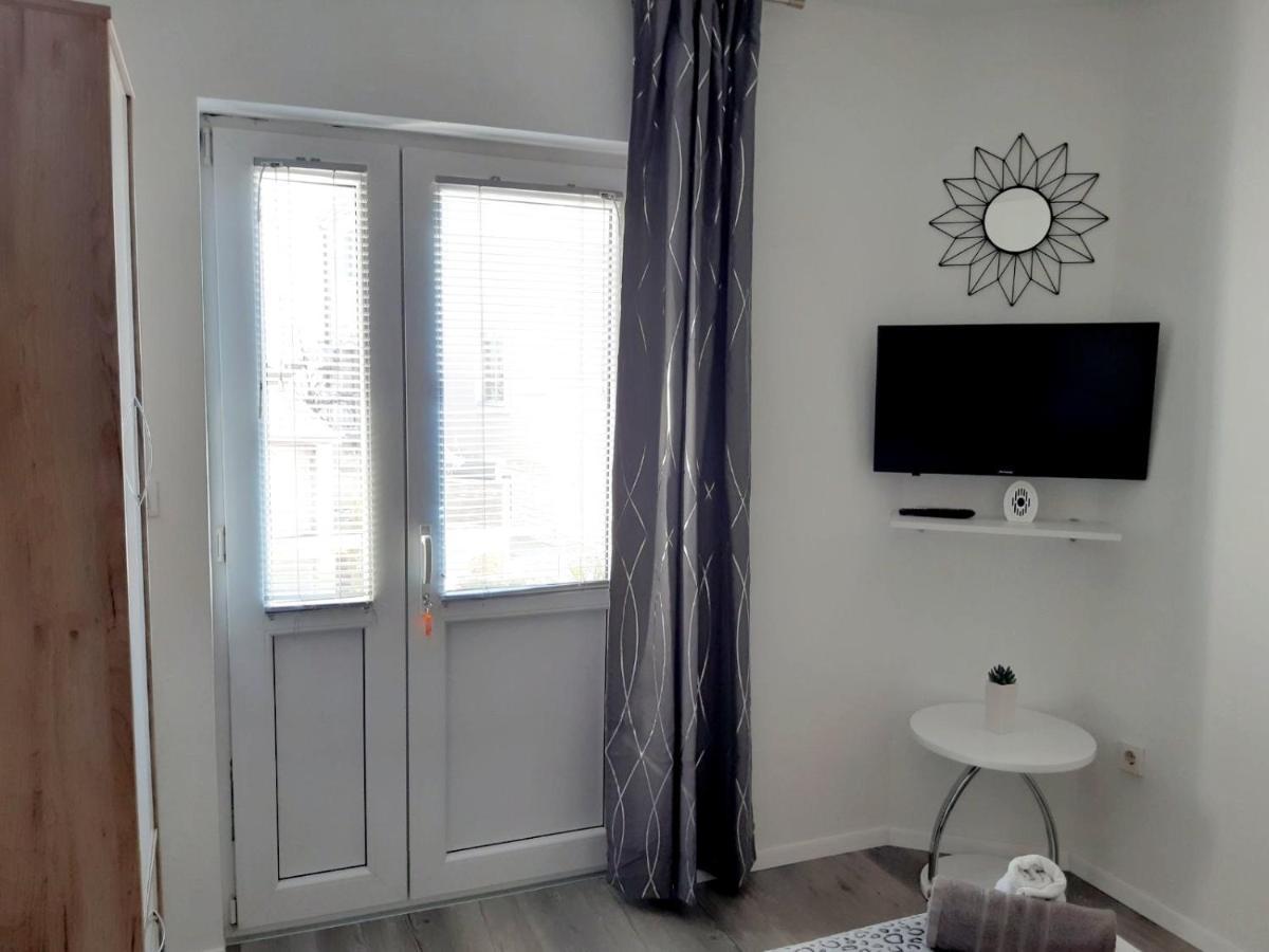 Guest House Sonja Krk Town Bagian luar foto