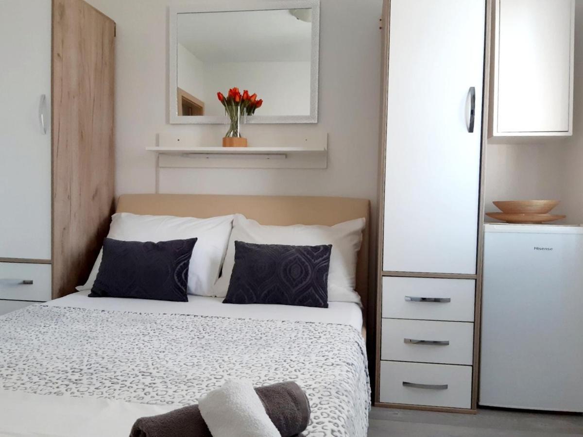 Guest House Sonja Krk Town Bagian luar foto
