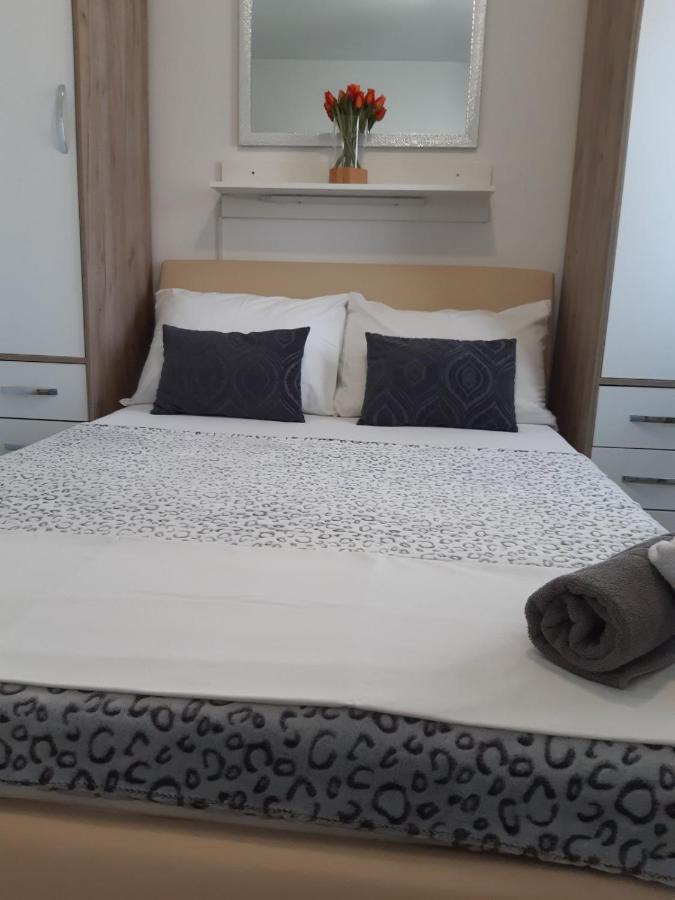 Guest House Sonja Krk Town Bagian luar foto