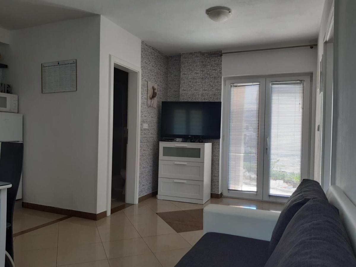 Guest House Sonja Krk Town Bagian luar foto