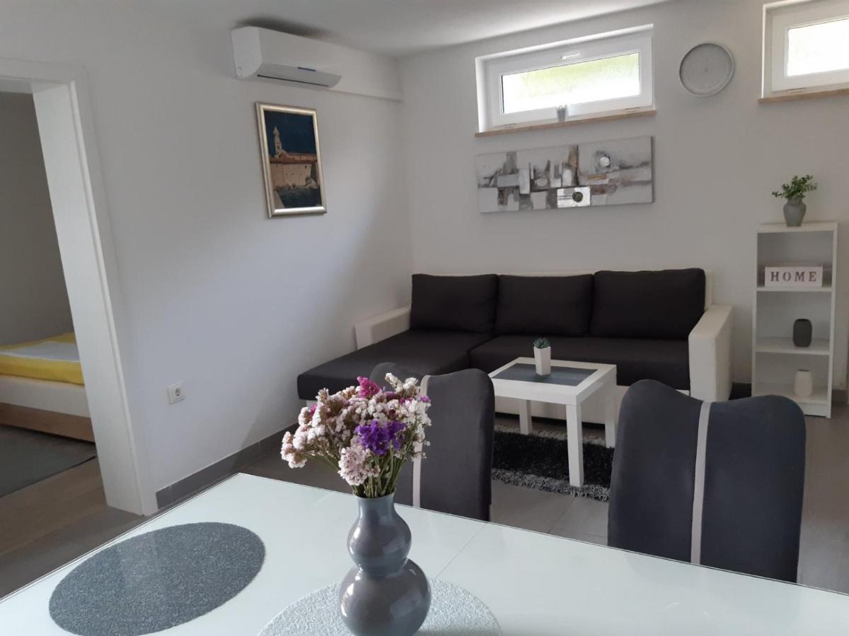 Guest House Sonja Krk Town Bagian luar foto