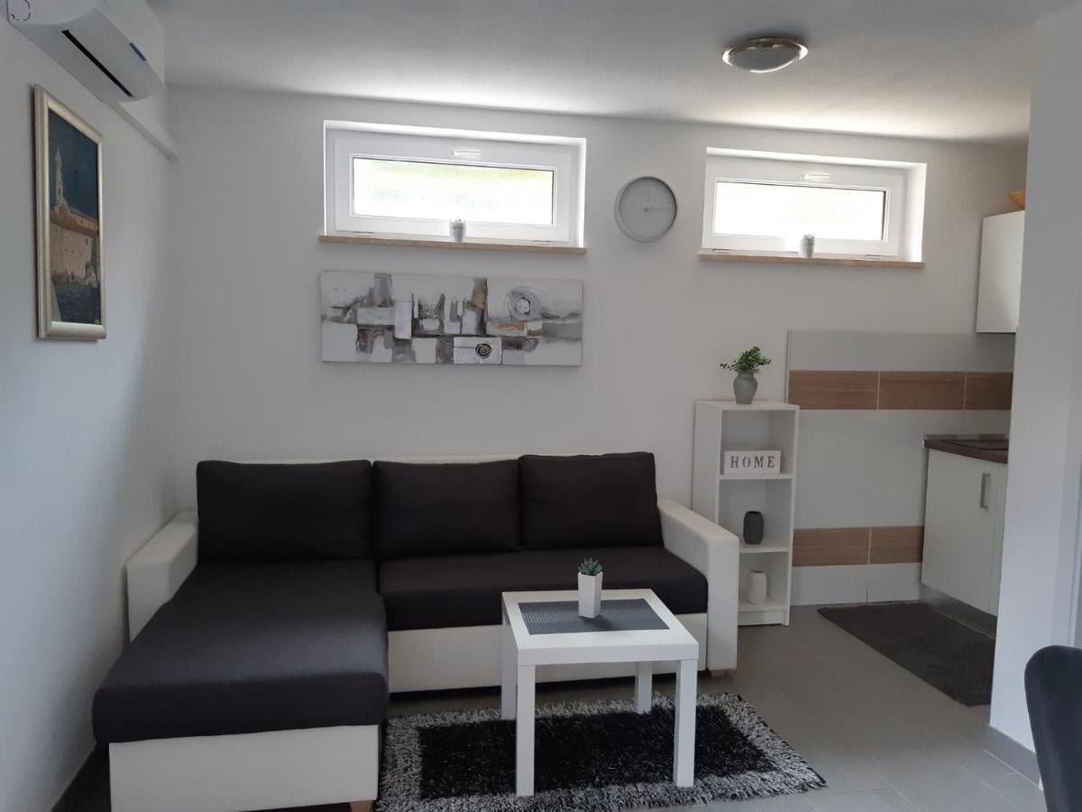 Guest House Sonja Krk Town Bagian luar foto